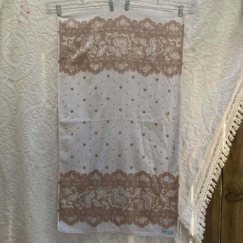 Vintage 60s FIELCREST FLORAL Polka Dot Tan White Bath TOWEL